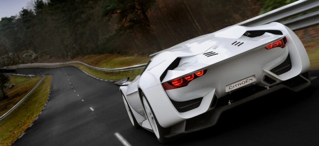 El GT by Citroën tiene líneas fluidas y precisas, estiradas hasta el extremo.